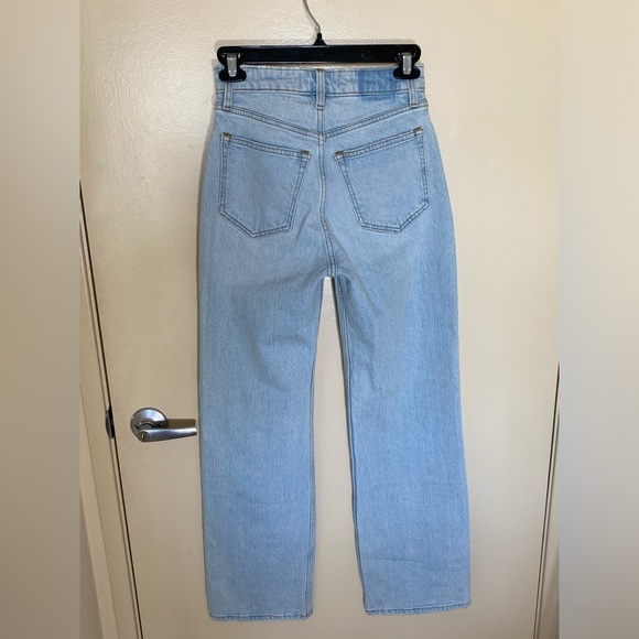 NWT Abercrombie and Fitch The 90’s Relaxed Jeans High Rise in Medium Wash - Picture 6 of 9